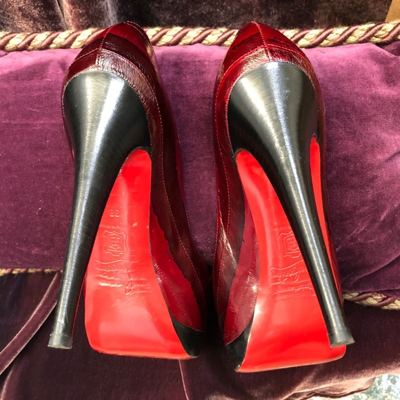 Louboutin Burgundy peep-toe pumps - Picture 5 of 8